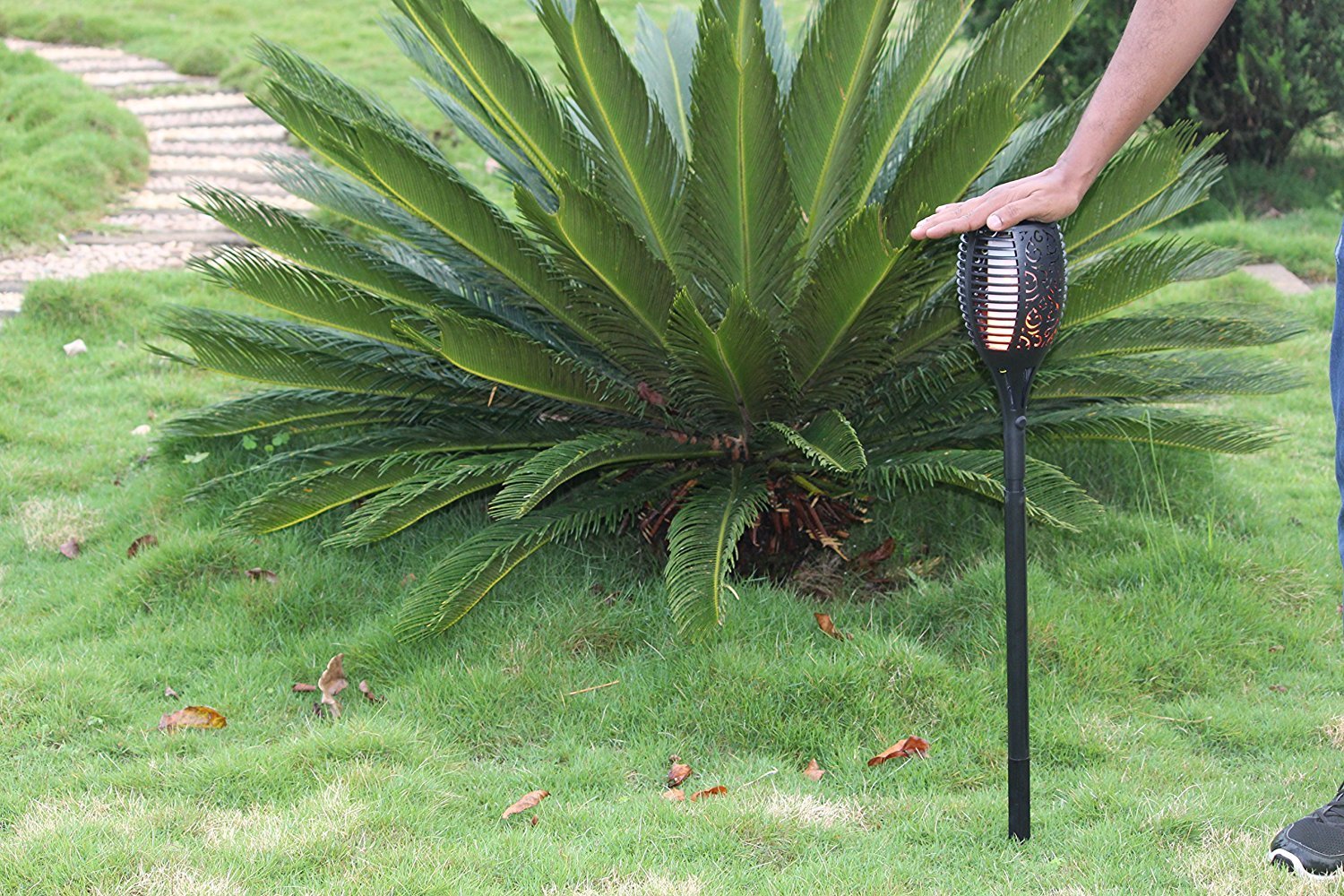 Solar Garden Fire Burn LED Light - TTSGFBL05W - tapetum.in